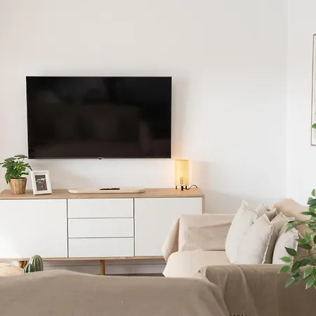 فيلة Serena Homes By Livvo *