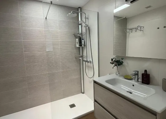 Serena Homes By Livvo فيلة *