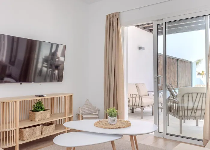 فيلة Serena Homes By Livvo *