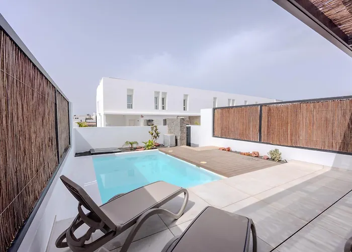 Serena Homes By Livvo فيلة *