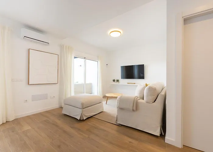 Serena Homes By Livvo فيلة *