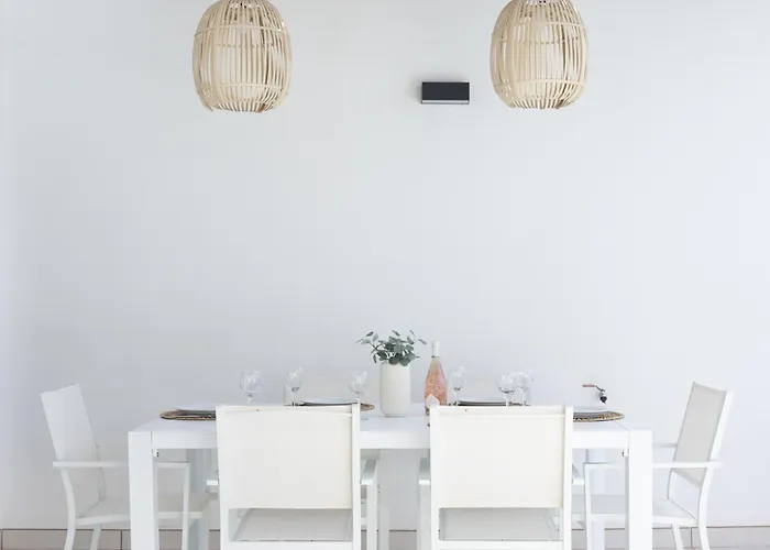 Serena Homes By Livvo فيلة *