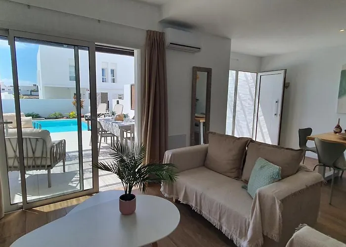 فيلة Serena Homes By Livvo